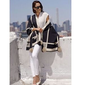 LA FIORENTINA NWT Black and white Bow Detail Fox-Fur-Trim Pom Pom Scarf